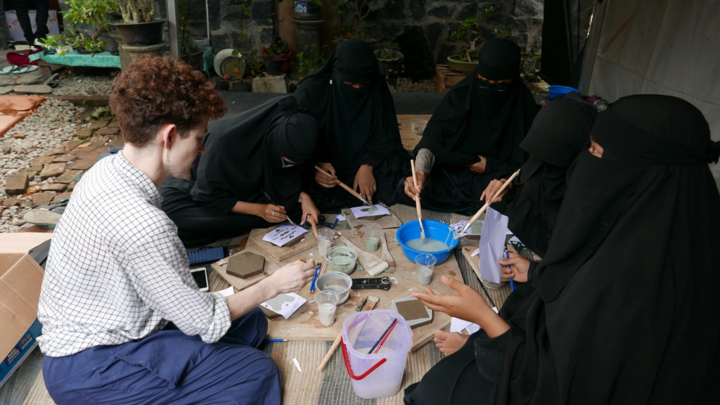 Sarah Fraser leading clay workshop with young women from the Islamic recitation group, at Rumahtuli Jatiwangi. March 2020. Photo Ismal Muntaha